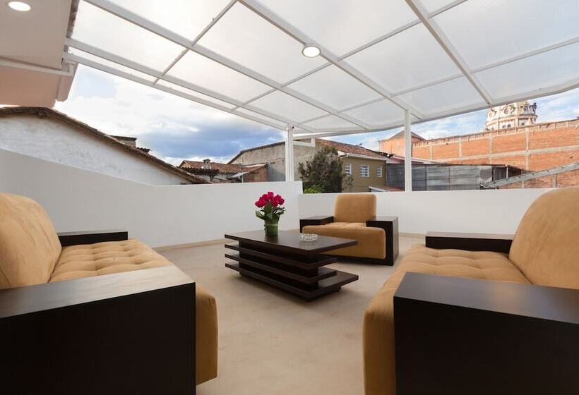 San Blas Hotel & Suites Ecuador