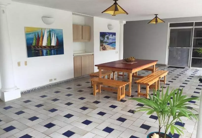 ユースホステル Coral House San Andres