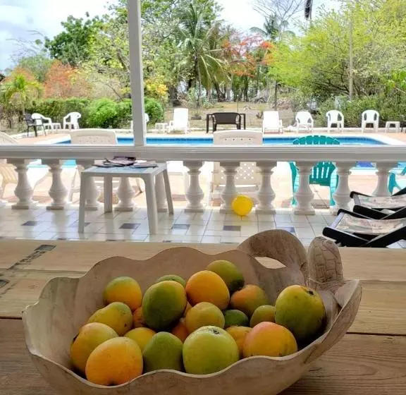ユースホステル Coral House San Andres