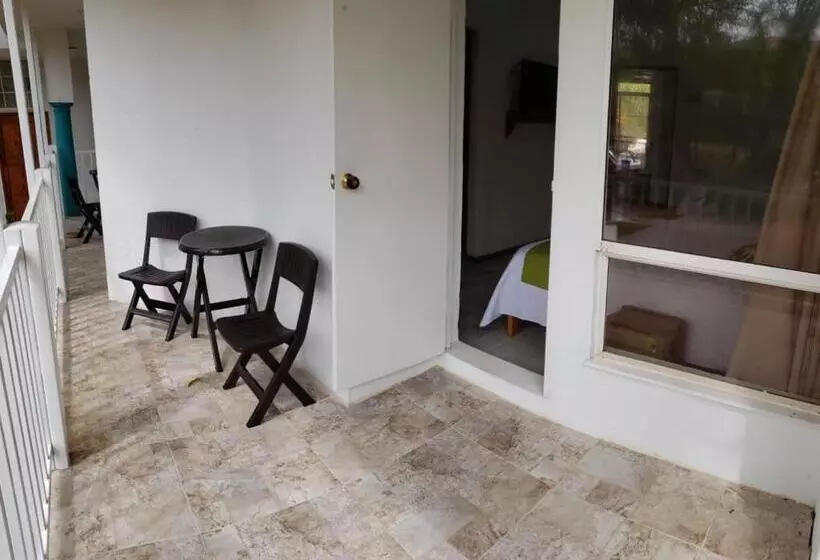 ユースホステル Coral House San Andres