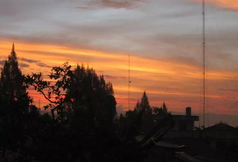 پانسیون Welcome To Wisma Sunrise Guest House 10 Minutes By Walking To The Big Fruit Market