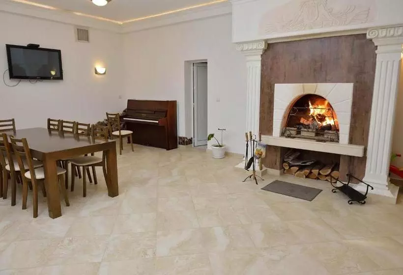 Majatalo Guest House Nocturno