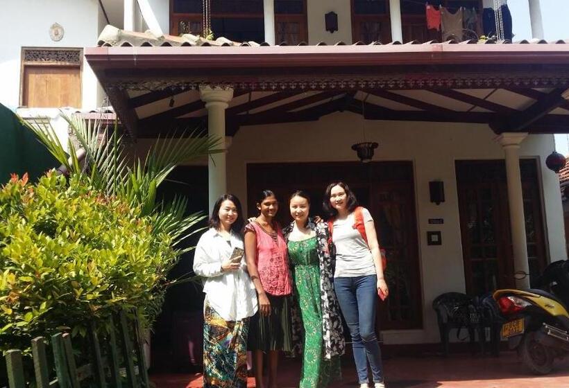 پانسیون Shasee Rest Mirissa