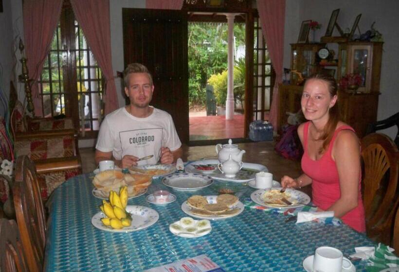 پانسیون Shasee Rest Mirissa