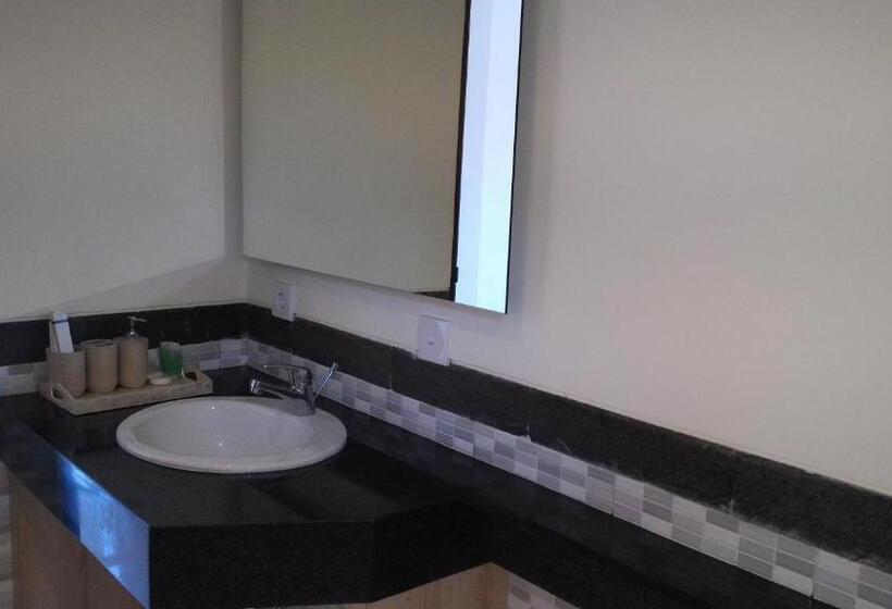 Pensiune Nyaman Guest House