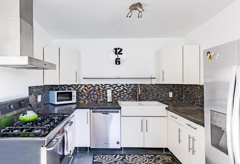 הוסטל Desert Hot Springs Inn