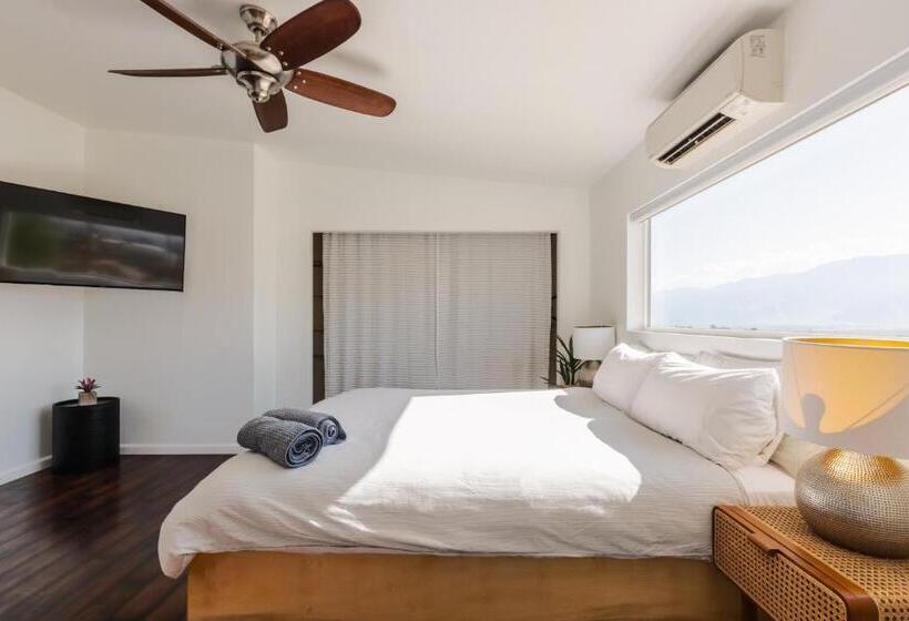 הוסטל Desert Hot Springs Inn