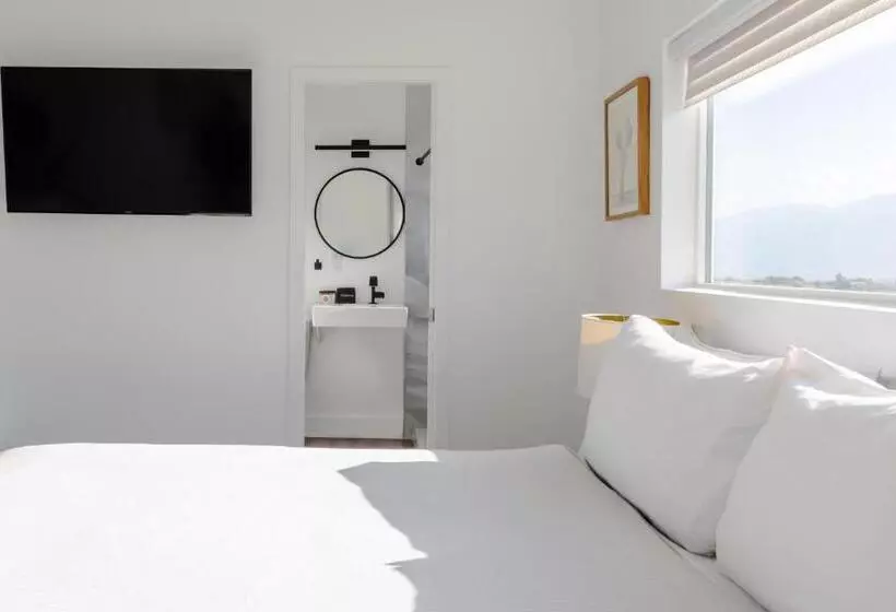 ユースホステル Desert Hot Springs Inn