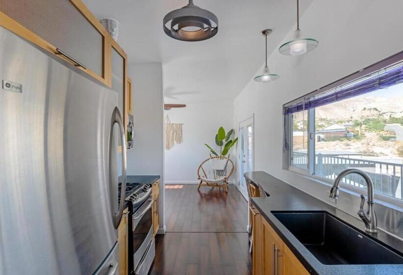 הוסטל Desert Hot Springs Inn