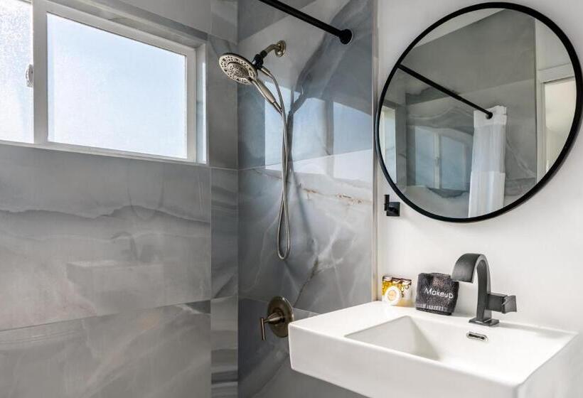 הוסטל Desert Hot Springs Inn