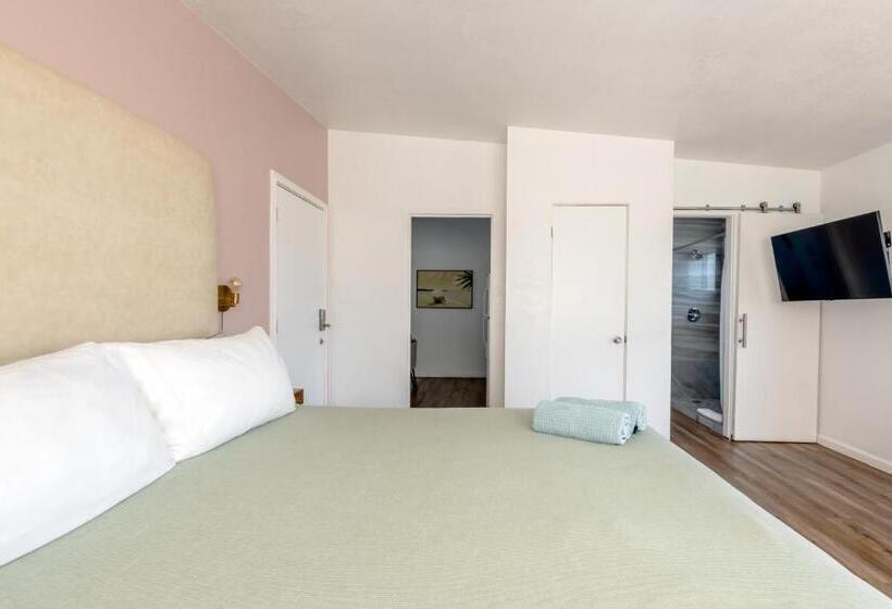 הוסטל Desert Hot Springs Inn