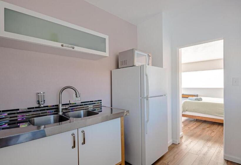 הוסטל Desert Hot Springs Inn