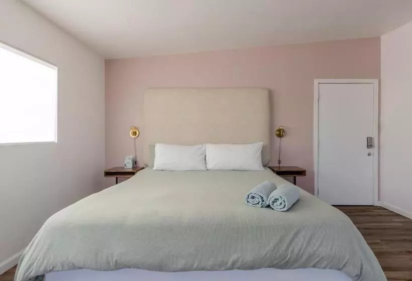 ユースホステル Desert Hot Springs Inn