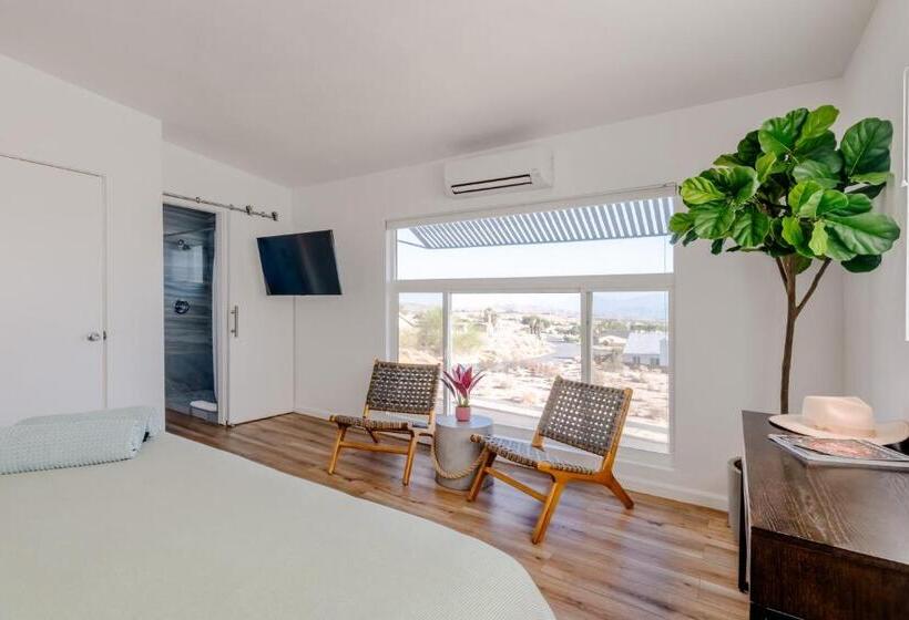 הוסטל Desert Hot Springs Inn