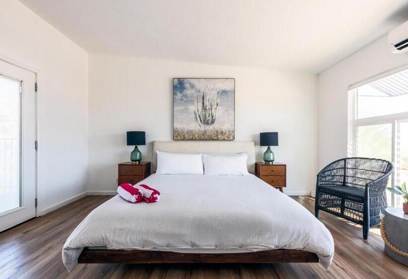 הוסטל Desert Hot Springs Inn