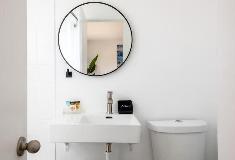 הוסטל Desert Hot Springs Inn