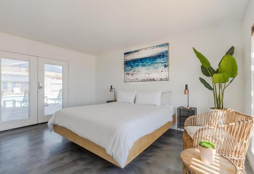 הוסטל Desert Hot Springs Inn