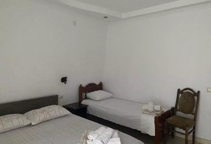 پانسیون Badu Guest House