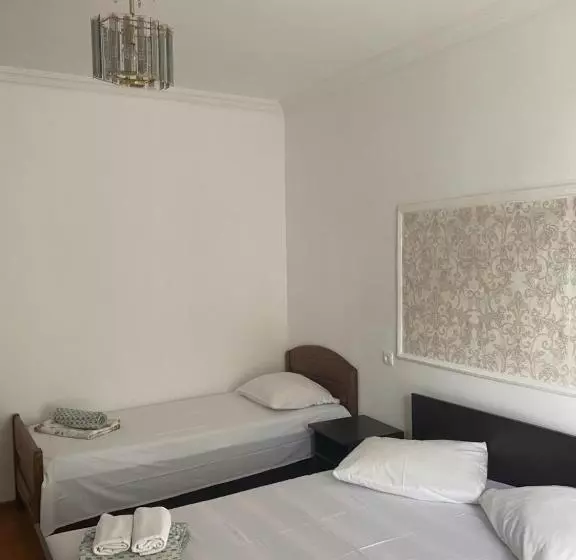 پانسیون Badu Guest House