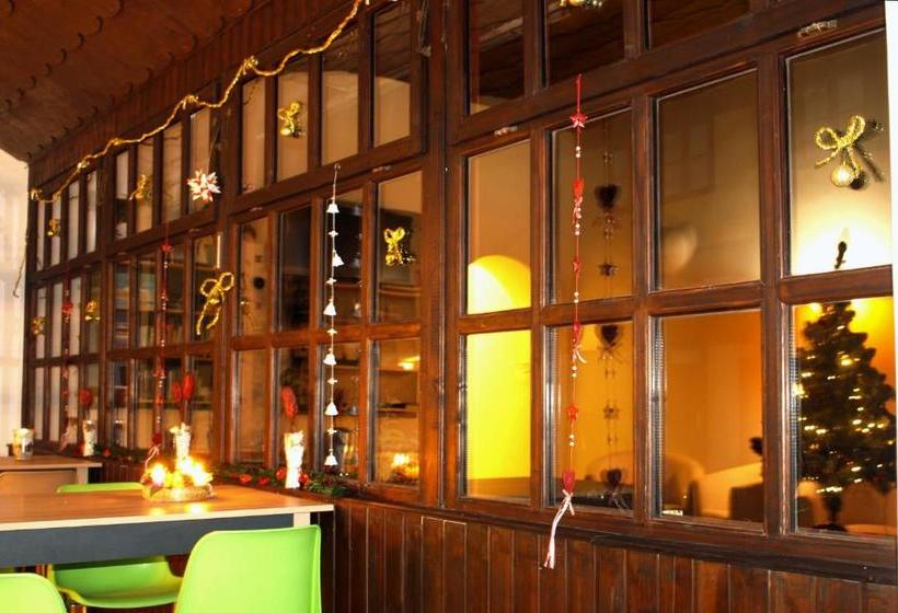 펜션 Ciszterci Szállás Pécs