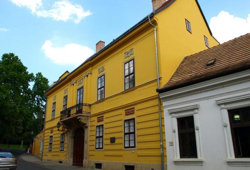 펜션 Ciszterci Szállás Pécs