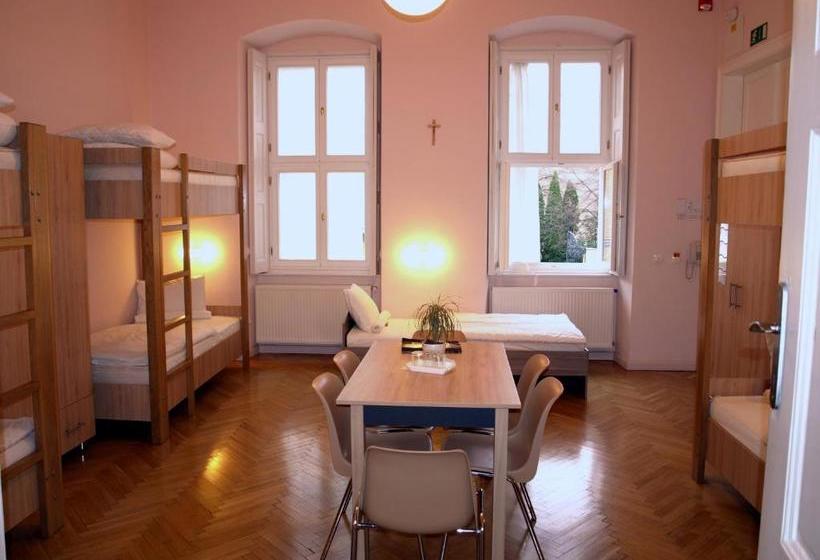 펜션 Ciszterci Szállás Pécs