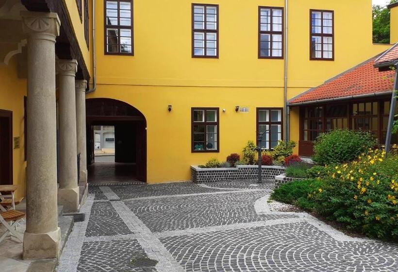 펜션 Ciszterci Szállás Pécs