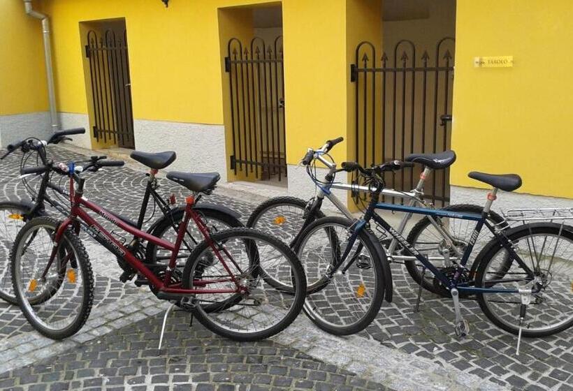 펜션 Ciszterci Szállás Pécs