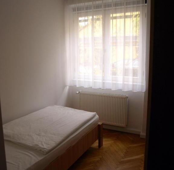 펜션 Ciszterci Szállás Pécs