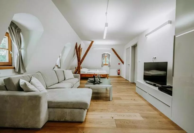 Majatalo Penzión Banský Dom