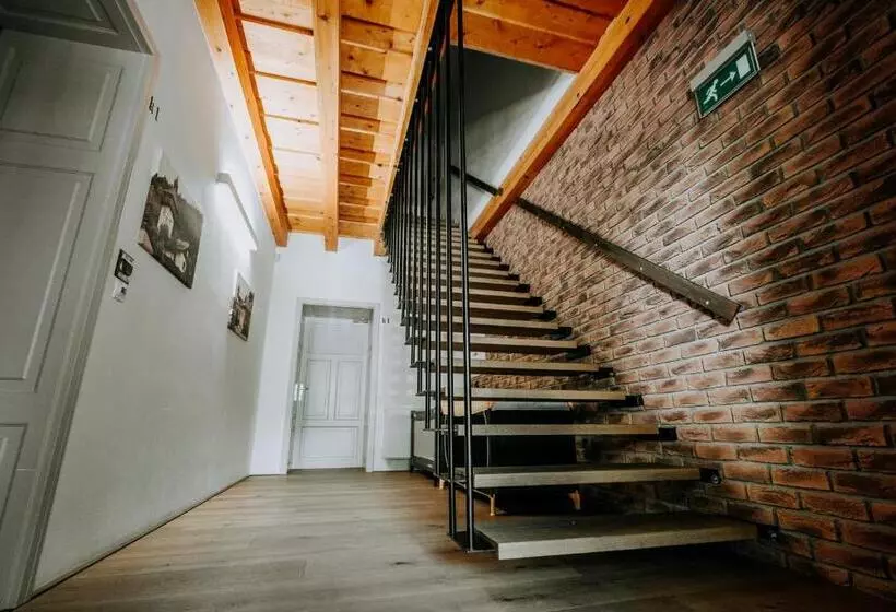 Majatalo Penzión Banský Dom