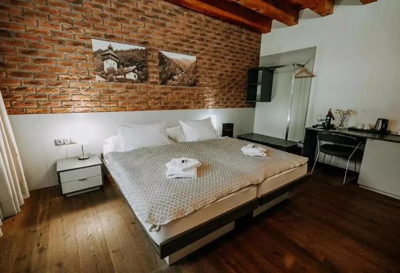 Majatalo Penzión Banský Dom