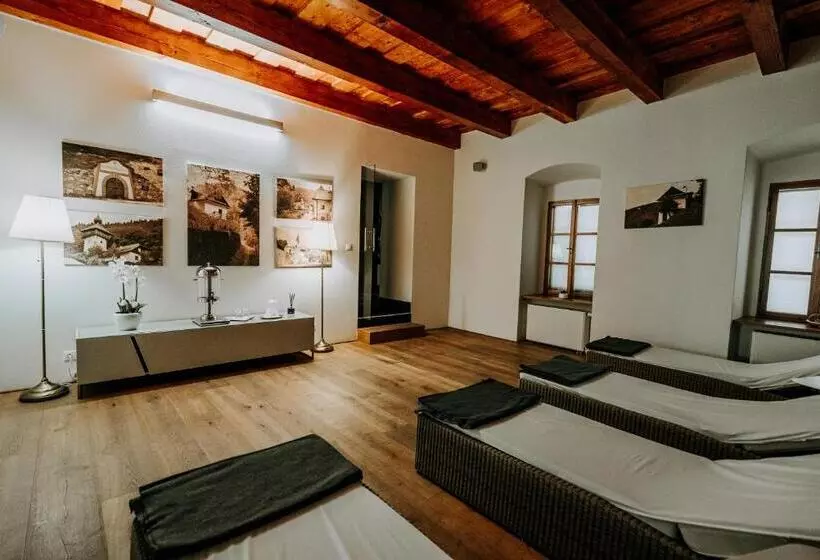 Majatalo Penzión Banský Dom