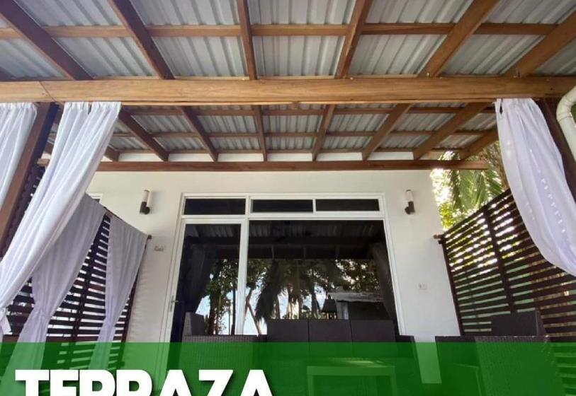 پانسیون Cahuita Inn