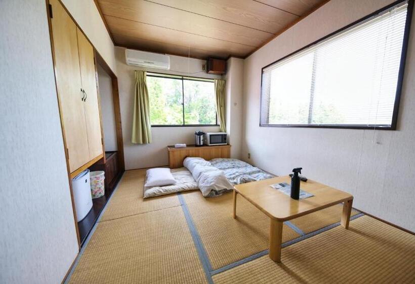 פנסיון Camelot