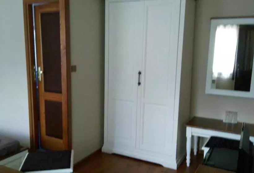 Majatalo Guest House Raffe