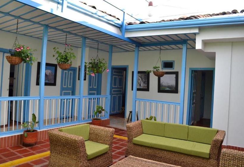 ユースホステル Hostal Bosque De Niebla