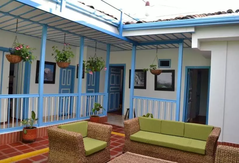 ユースホステル Hostal Bosque De Niebla