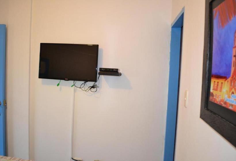 ユースホステル Hostal Bosque De Niebla