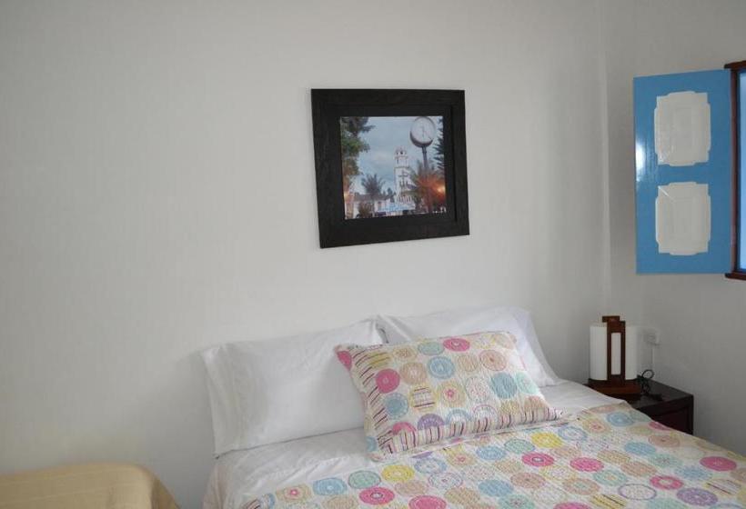 ユースホステル Hostal Bosque De Niebla