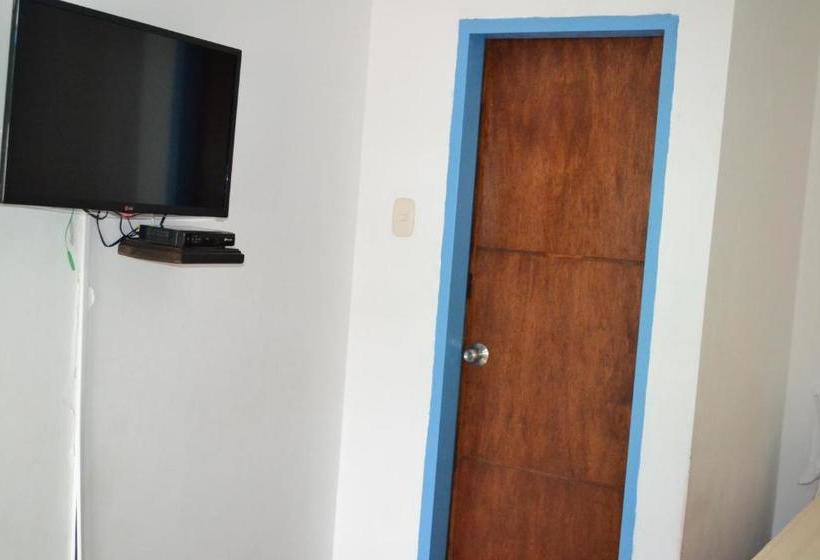 ユースホステル Hostal Bosque De Niebla