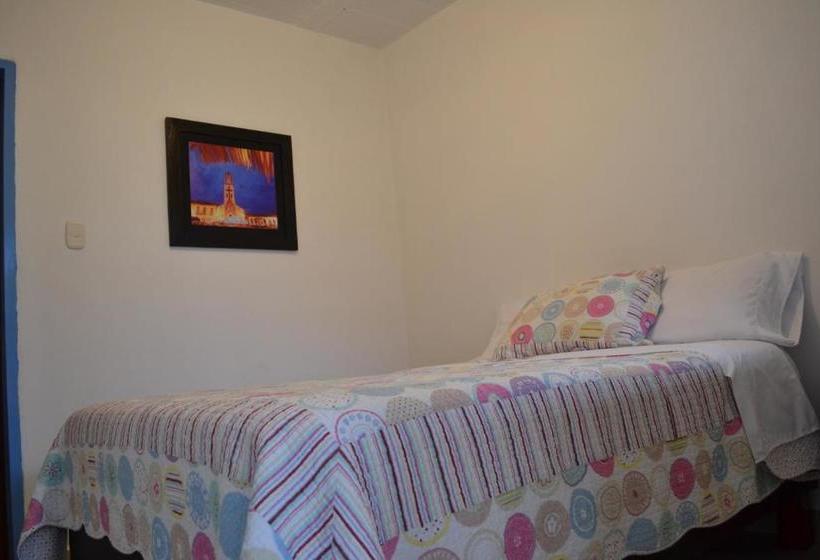 ユースホステル Hostal Bosque De Niebla