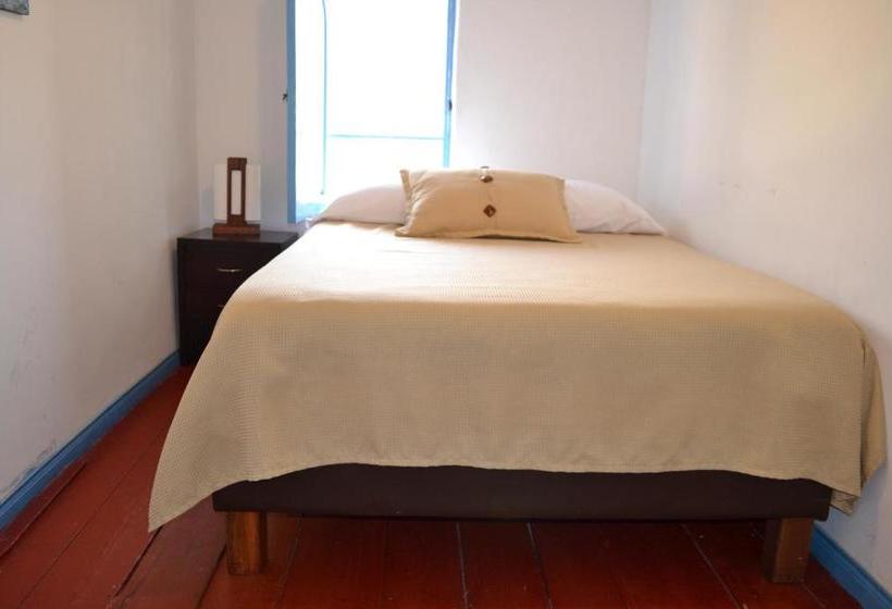 ユースホステル Hostal Bosque De Niebla