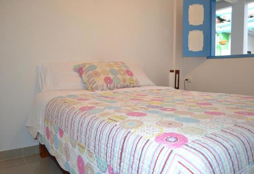 ユースホステル Hostal Bosque De Niebla