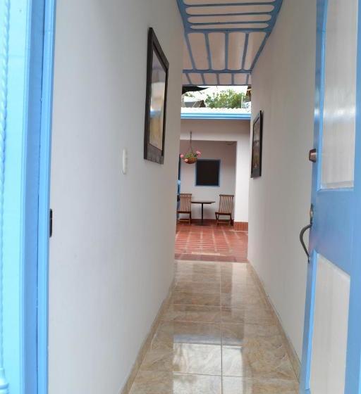 ユースホステル Hostal Bosque De Niebla