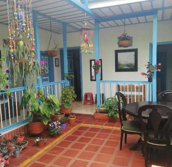 ユースホステル Hostal Bosque De Niebla