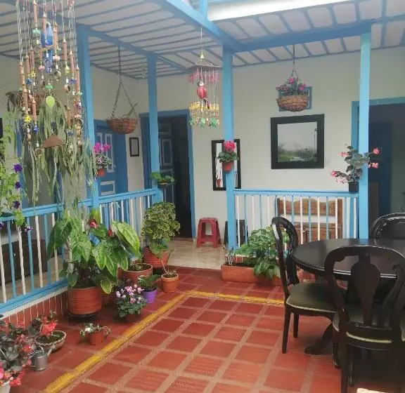 ユースホステル Hostal Bosque De Niebla