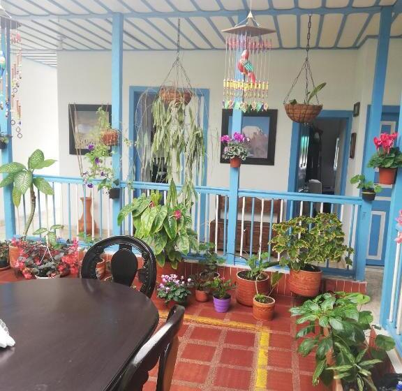 ユースホステル Hostal Bosque De Niebla