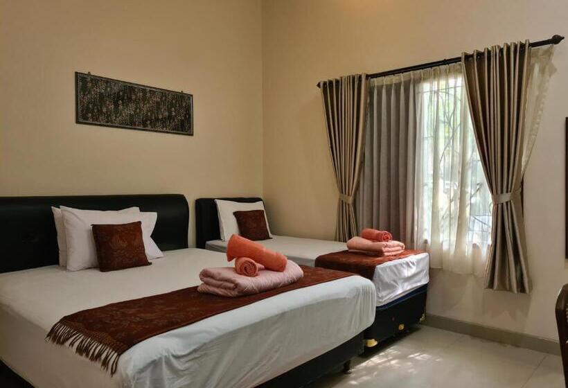 بنسيون Ndalem Suryo Saptono Guest House