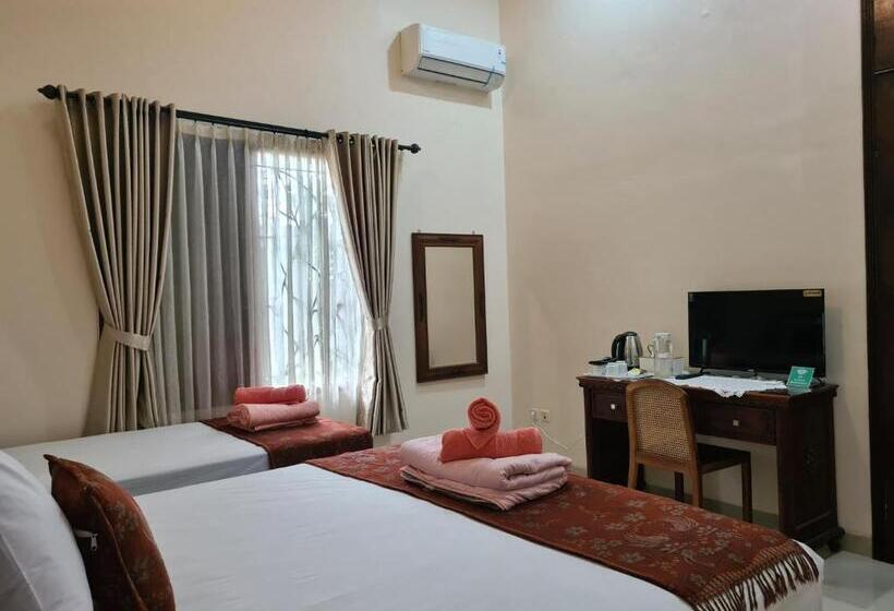 بنسيون Ndalem Suryo Saptono Guest House